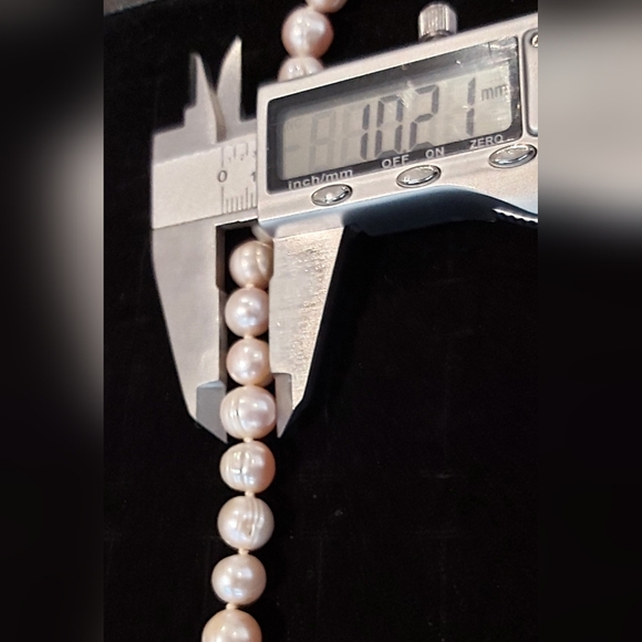 17" Semi-Baroque Circled Freshwater Pearl Necklace 9mm-10mm - Picture 4 of 5